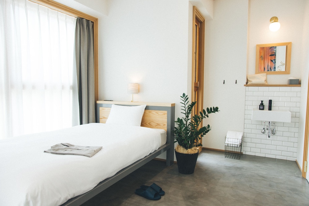 ROOM, SINGLE, RIVER VIEW, SHARED BATHROOM