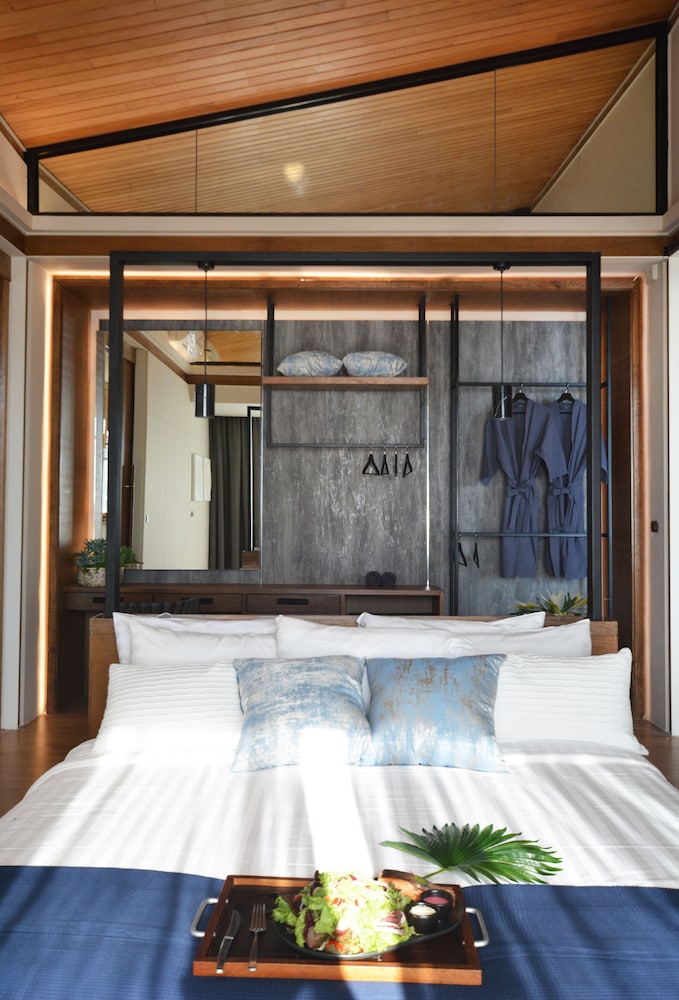 The Cabin Beach Resort 13/63