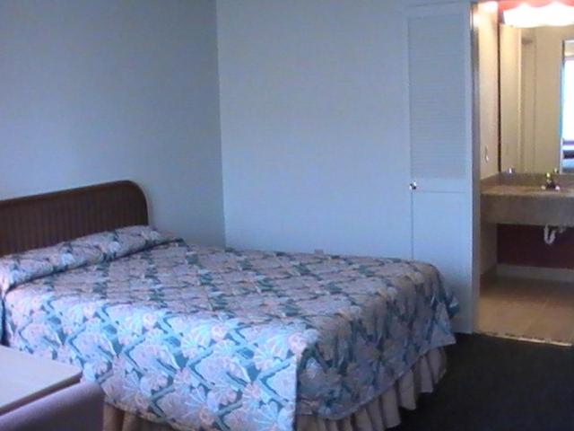HOMETOWN INN GALION 6/18