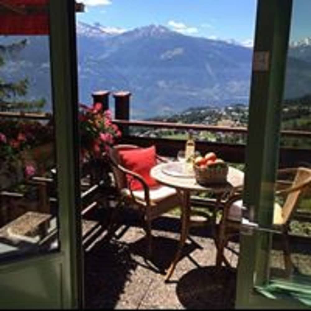De La Foret Hotel 54/66