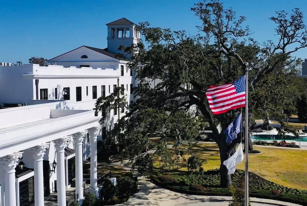 The White House Hotel 41/50
