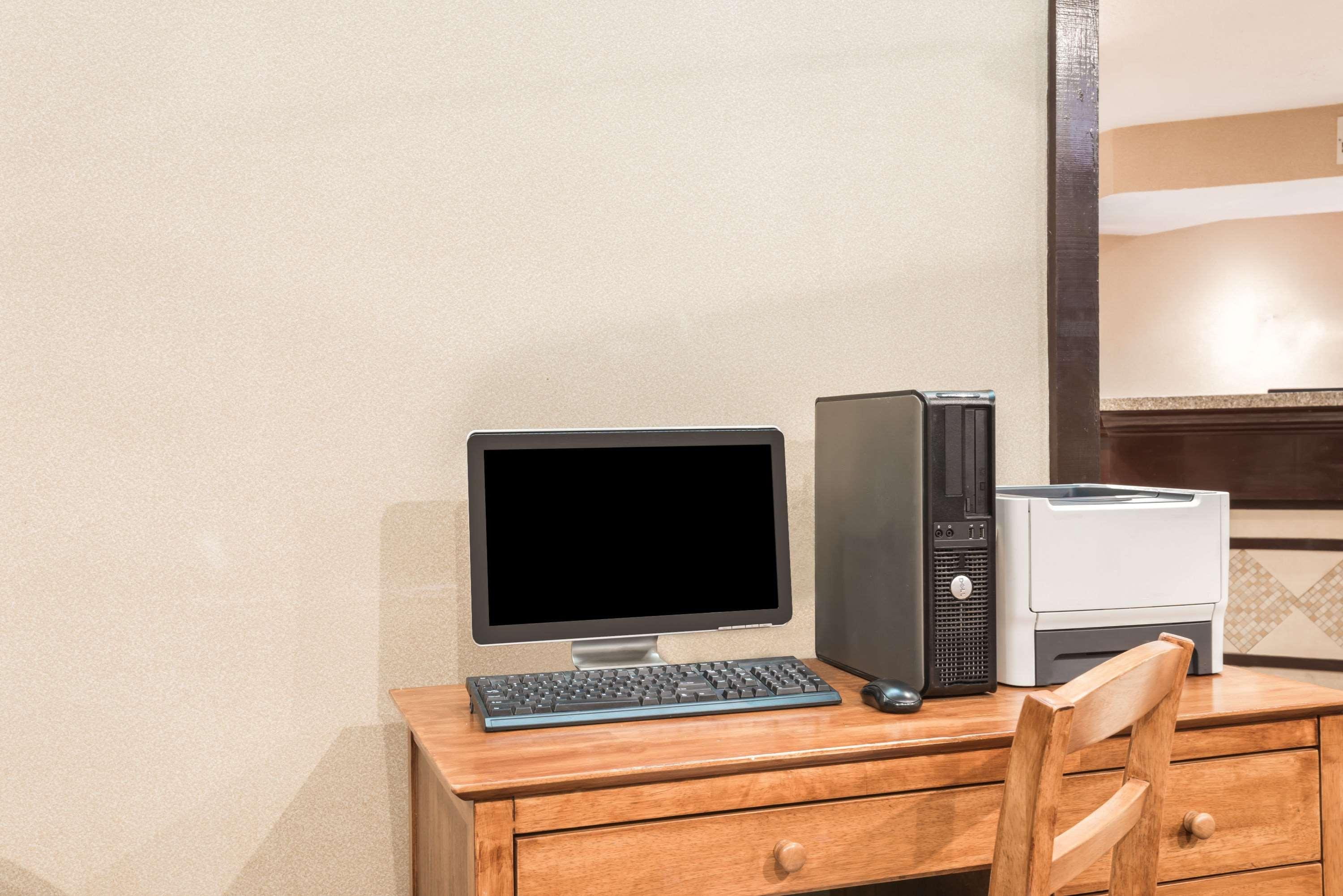 Hawthorn Extended Stay by Wyndham Dayton 20/27