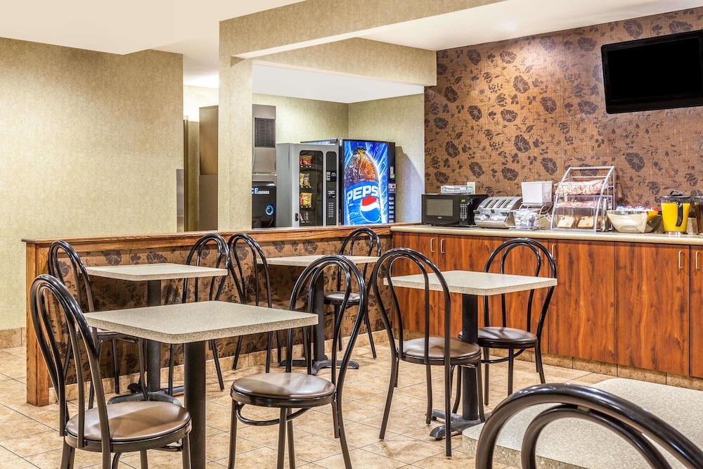 Super 8 by Wyndham Liverpool/Clay/Syracuse Area 18/21