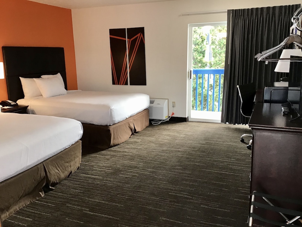 Howard Johnson by Wyndham Spokane 10/25