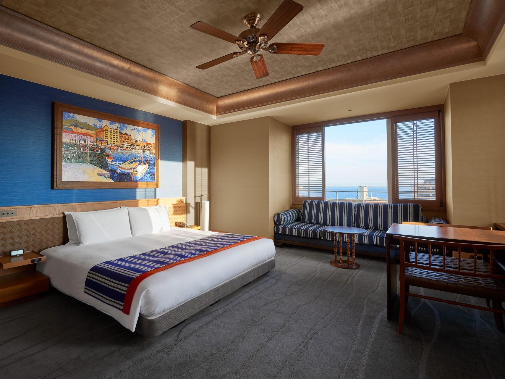 Deluxe, King Bed, Harbour Side, Executive Lounge Access