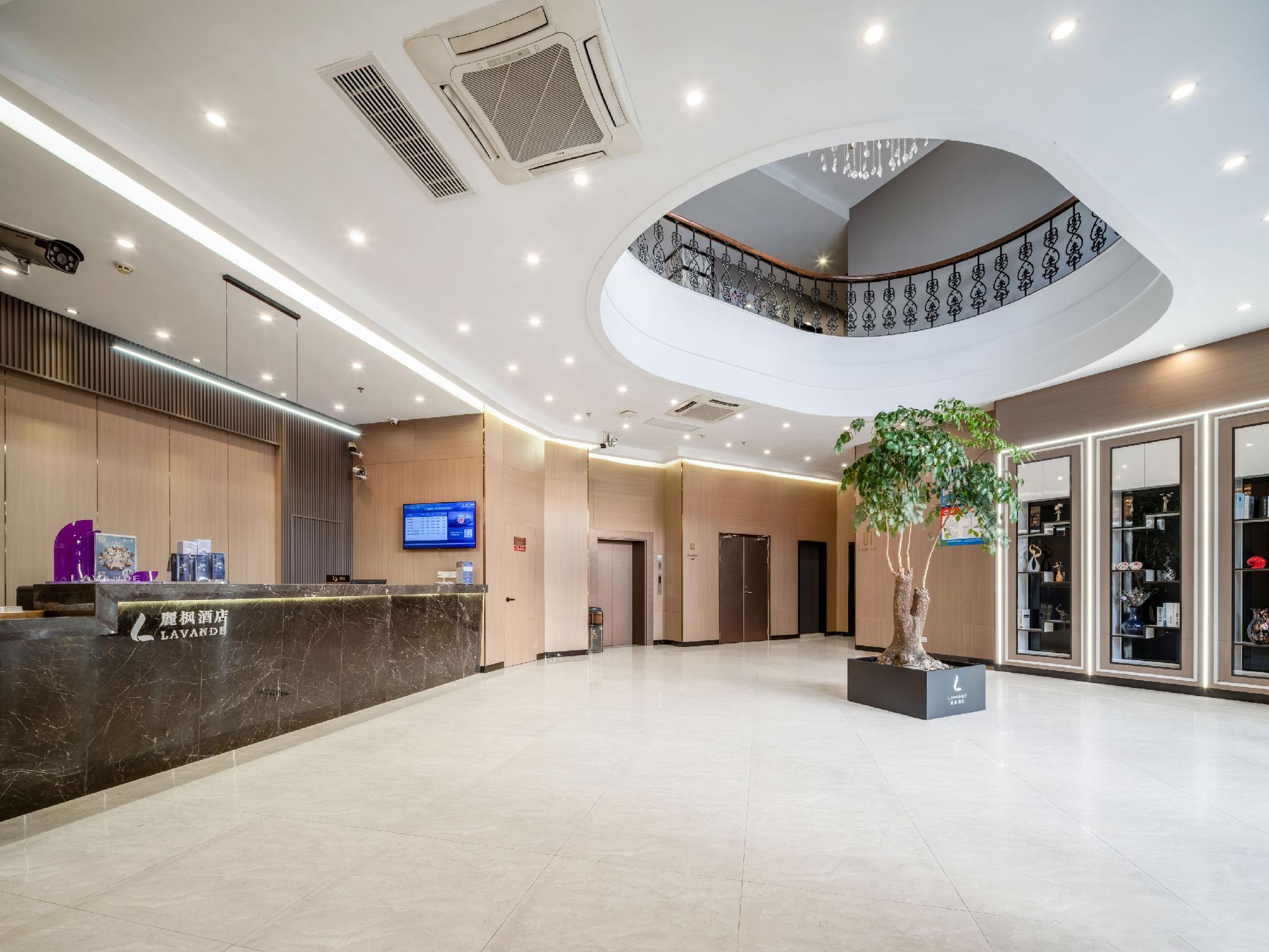 Lavande Hotel 8/40