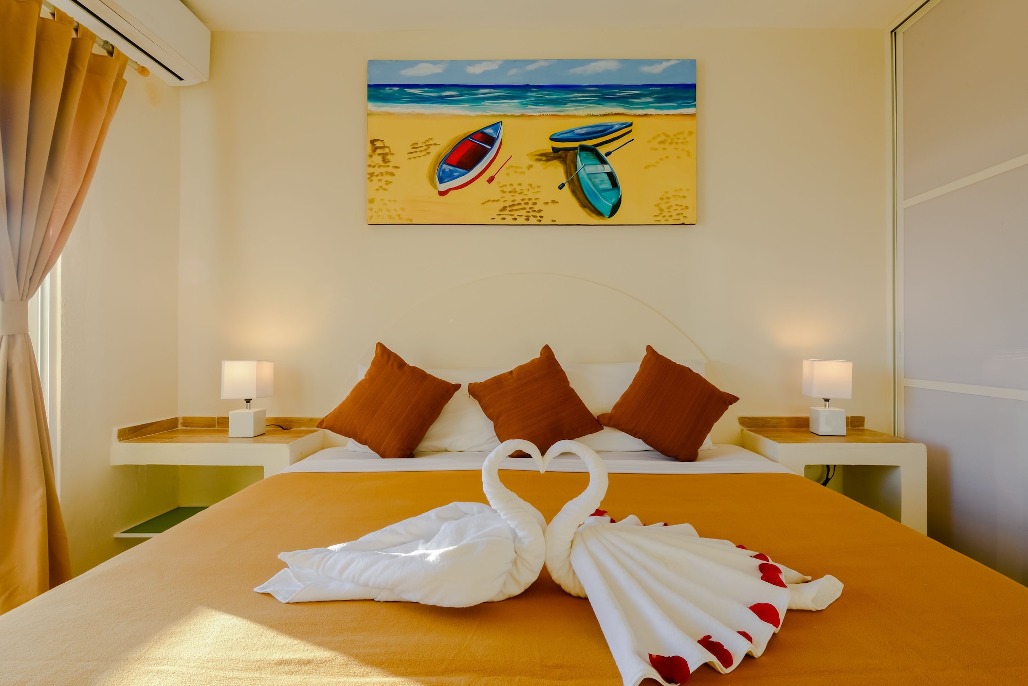 APARTMENT, KING BED, SOFA, KITCHENETTE