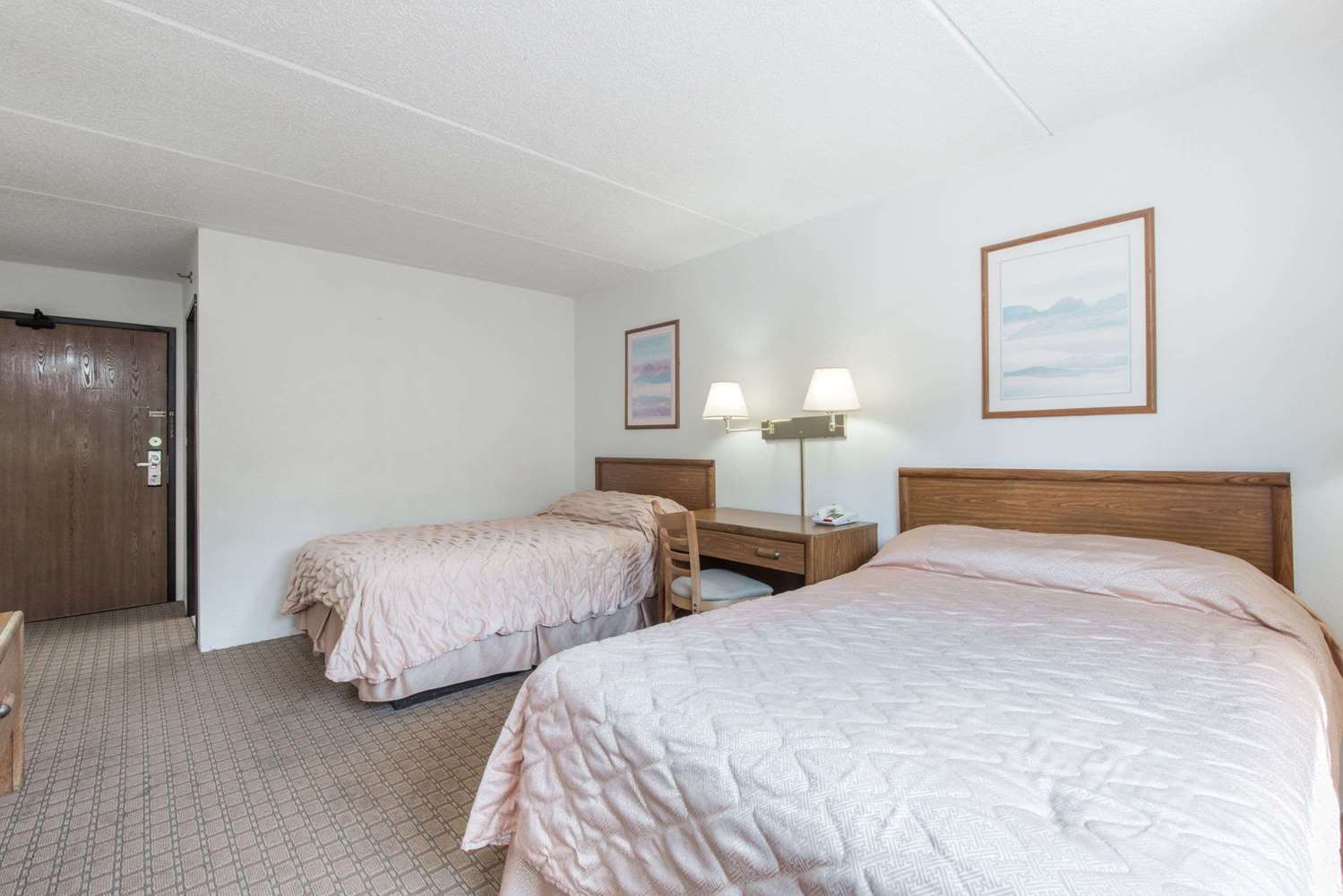 Super 8 By Wyndham Groton 1/10