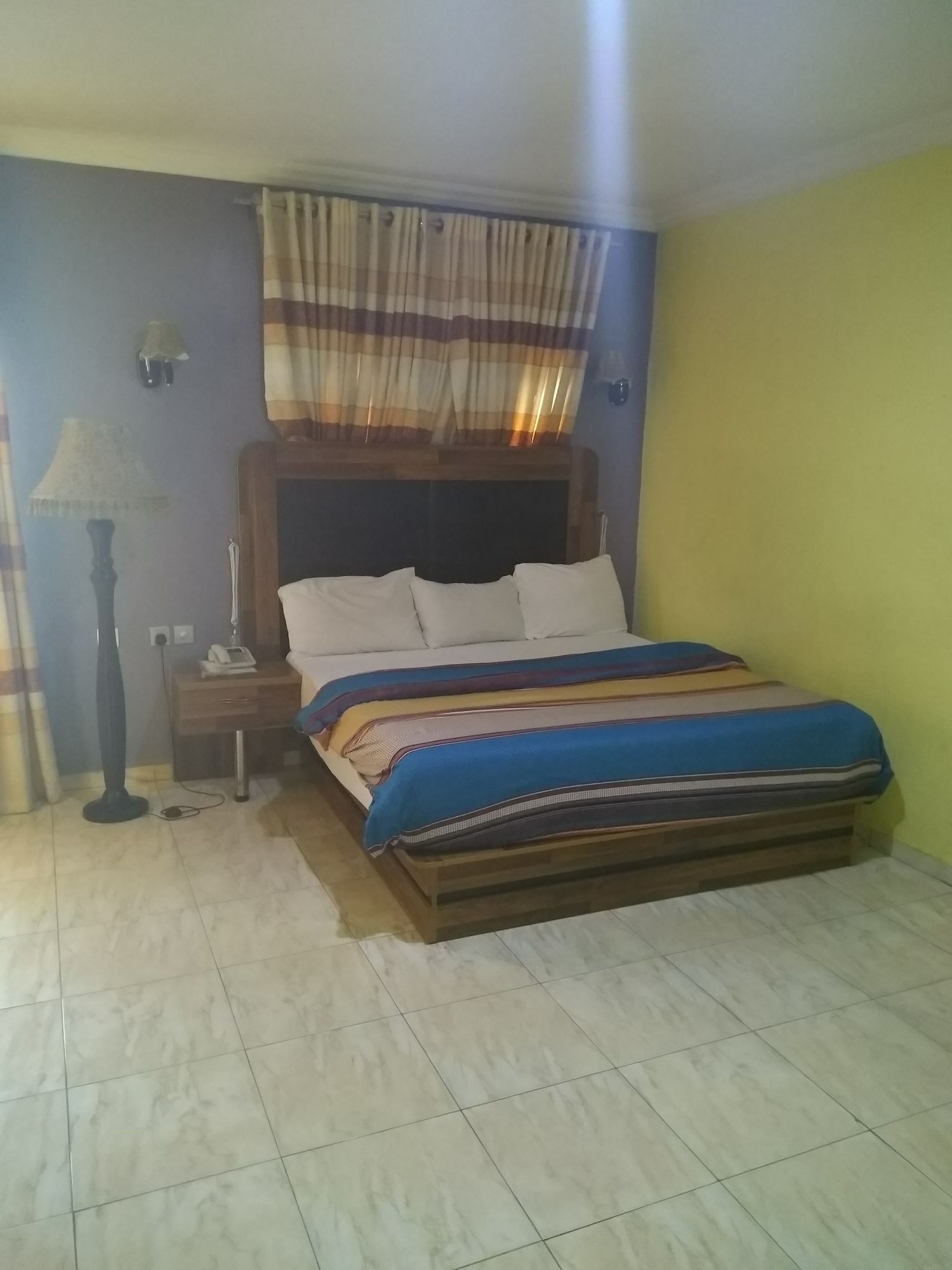 LUXURY, SUITE
