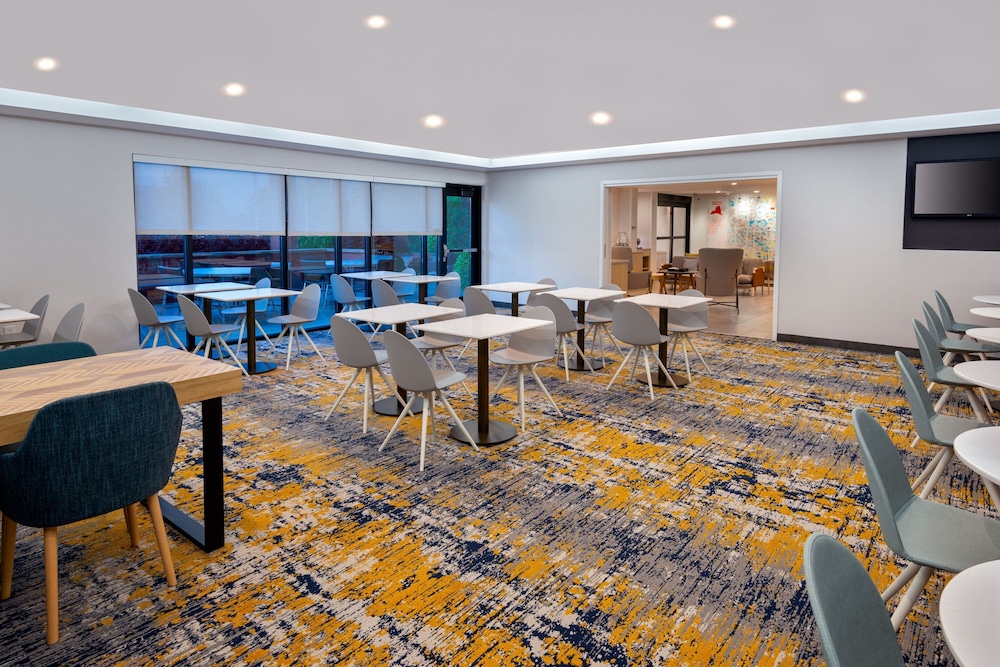 TOWNEPLACE SUITES BUFFALO AIRPORT 28/50