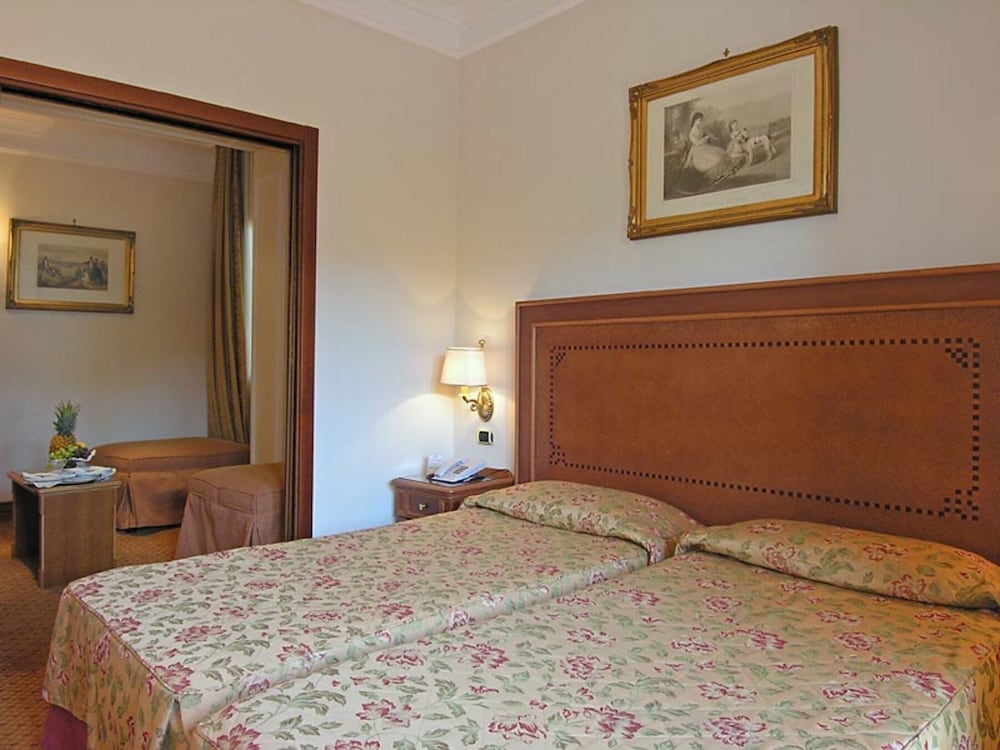 Pinewood Hotel Rome 27/70