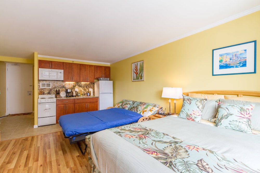 Tropical Studios At Marine Surf Waikiki 11/50