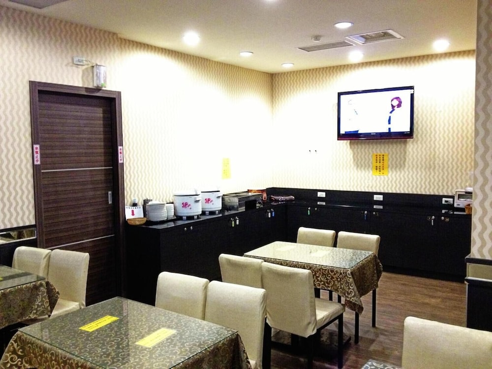 Left Bank Hotel 22/29