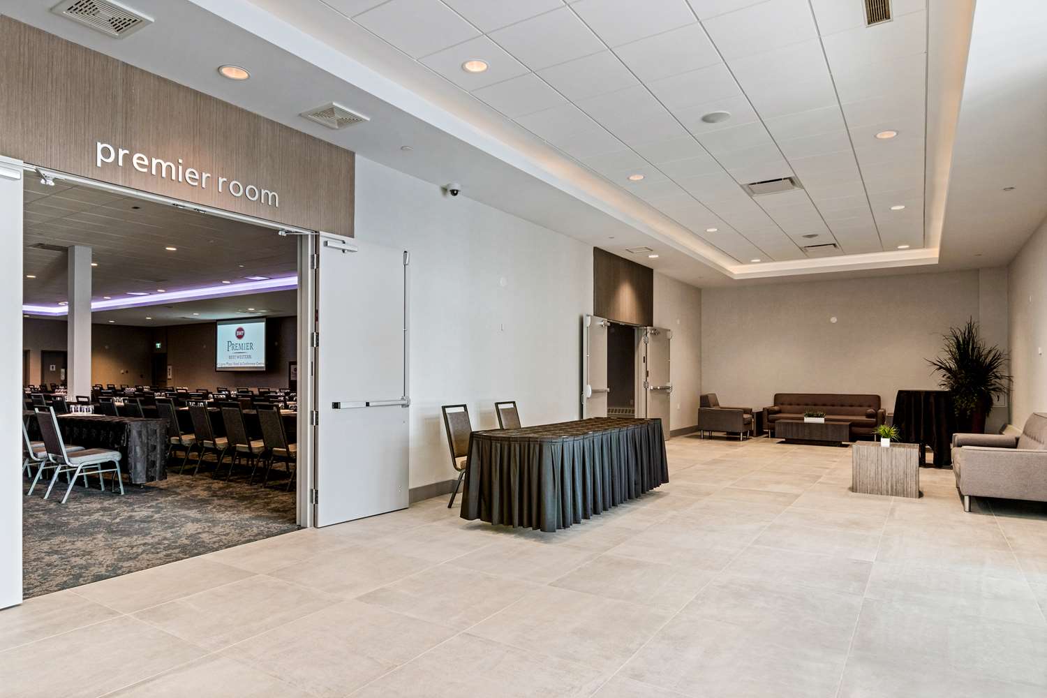 Best Western Premier Calgary Plaza Hotel and Conference Centre 40/65