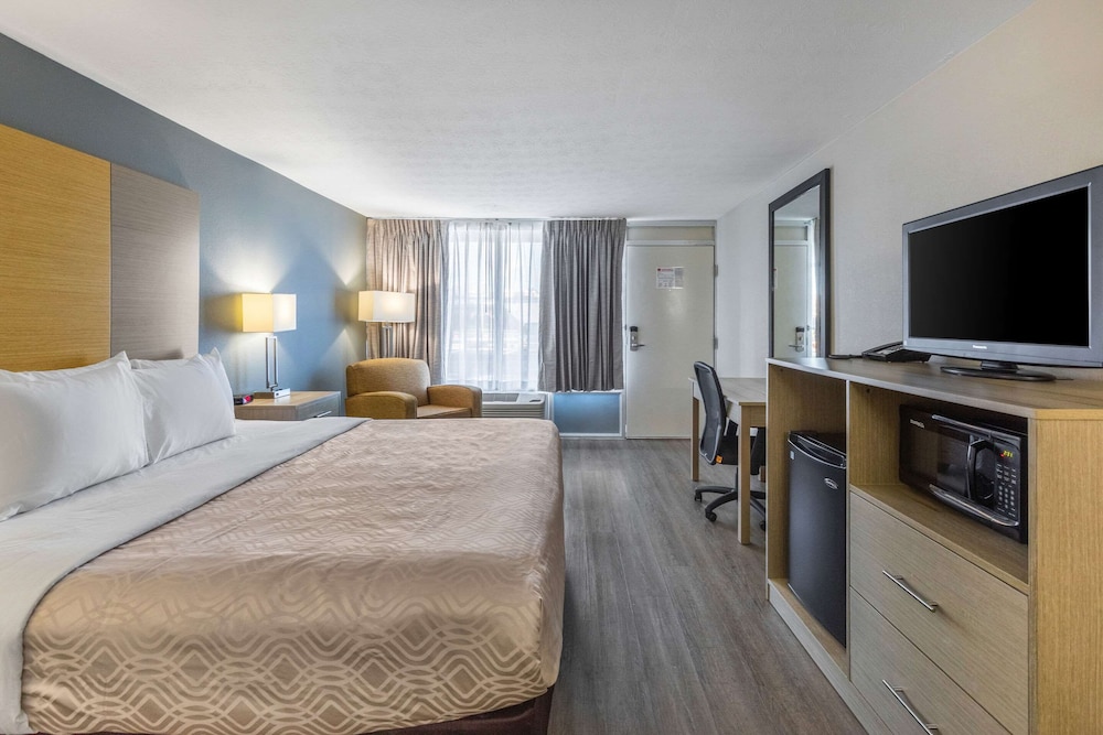 غرفة قياسية بسرير كينج، Econo Lodge Middlesboro, KY 2/3