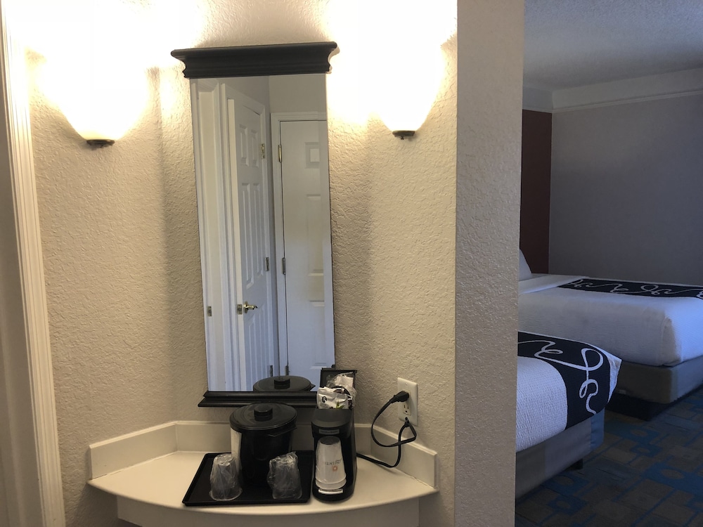 La Quinta Inn & Suites by Wyndham Jacksonville Butler Blvd 30/55