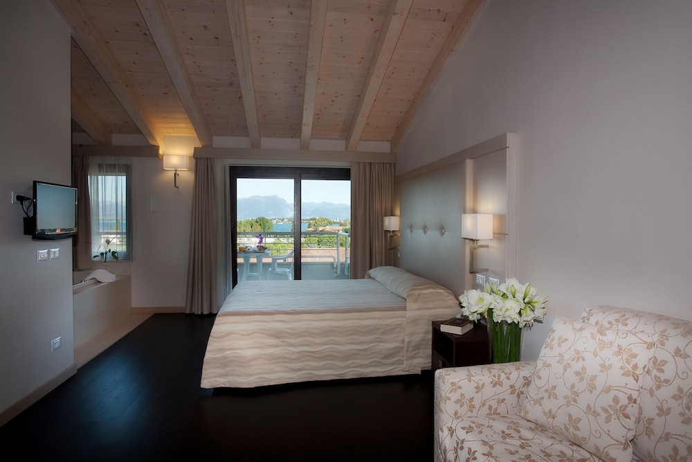 Porto Azzurro 51/65
