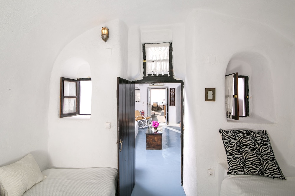 Alexander's Suites 29/68