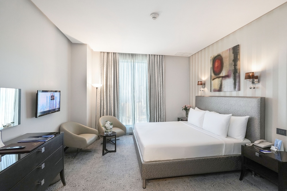 EXECUTIVE, SUITE