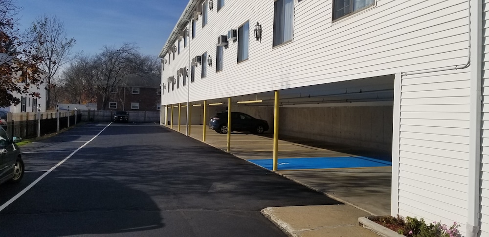 Hampton Village Resort 51/54