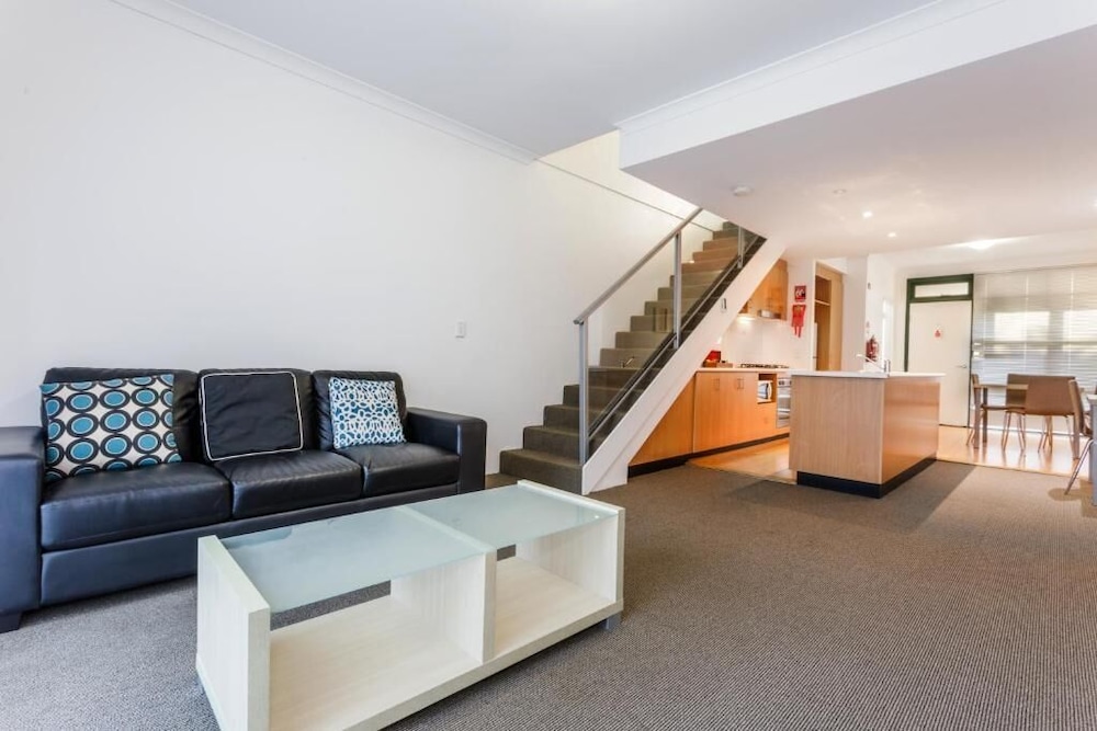 Perth Ascot Central Apartment Hotel 38/68