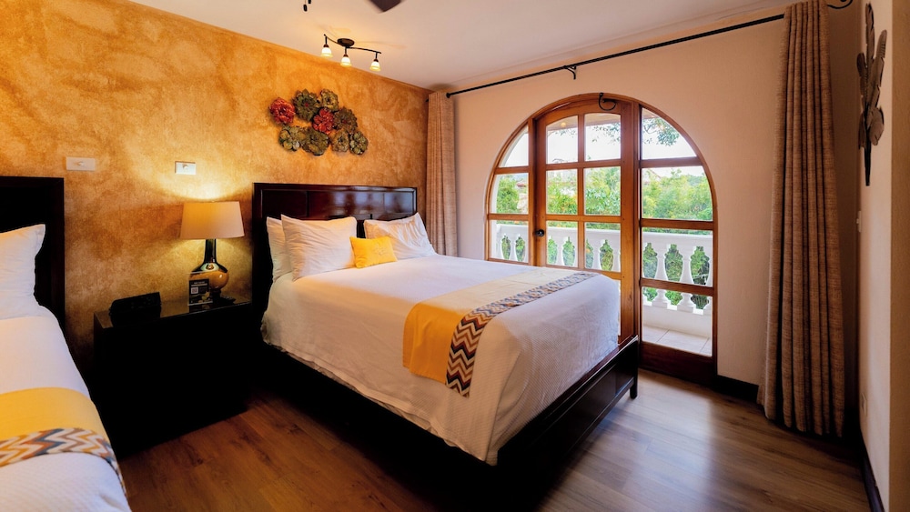 SUPERIOR, 2 QUEEN BEDS, BALCONY