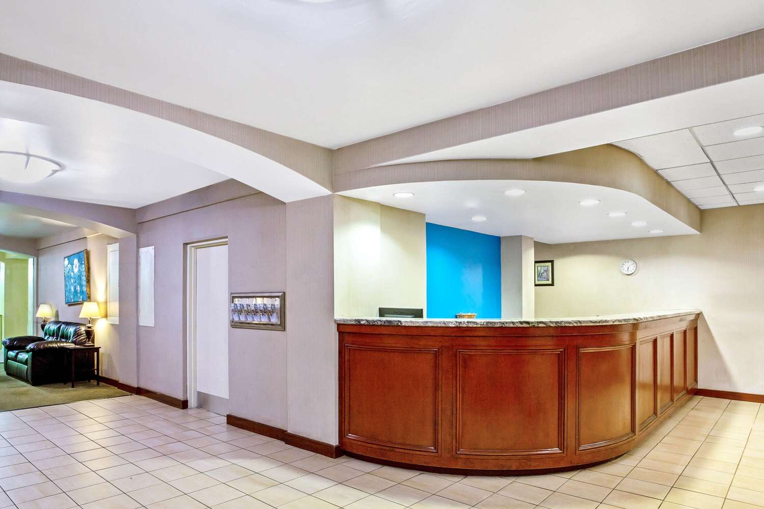 La Quinta Inn & Suites by Wyndham Stamford / New York City 11/59