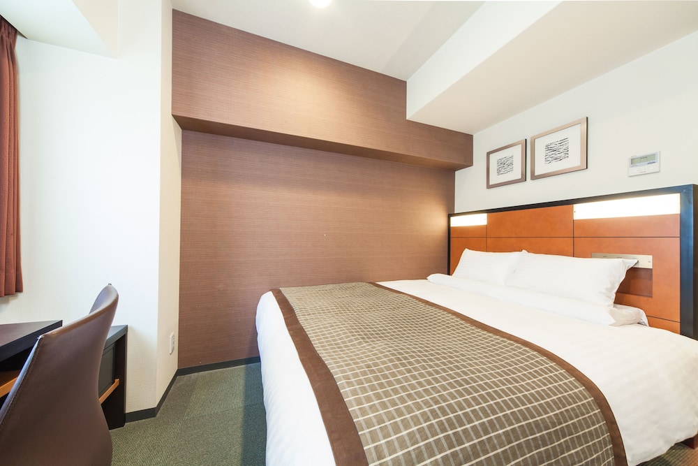 SUPERIOR, QUEEN BED