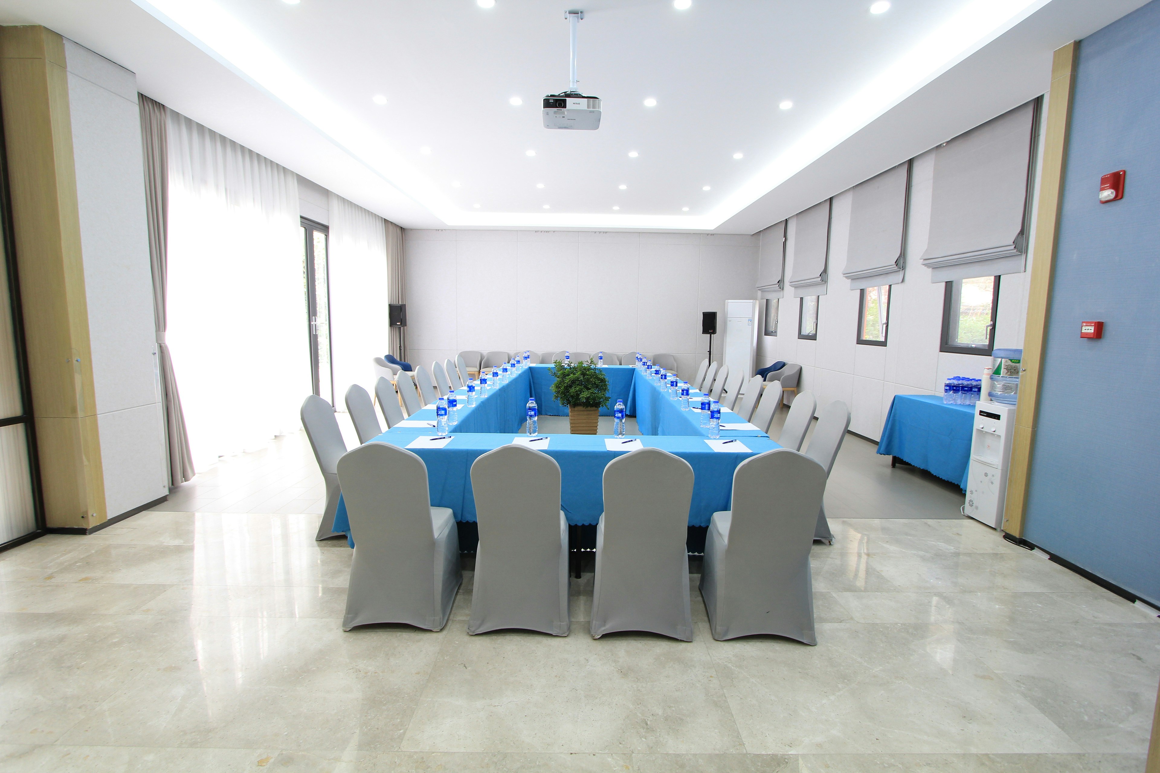 Holiday Inn Express Kunming West 37/49