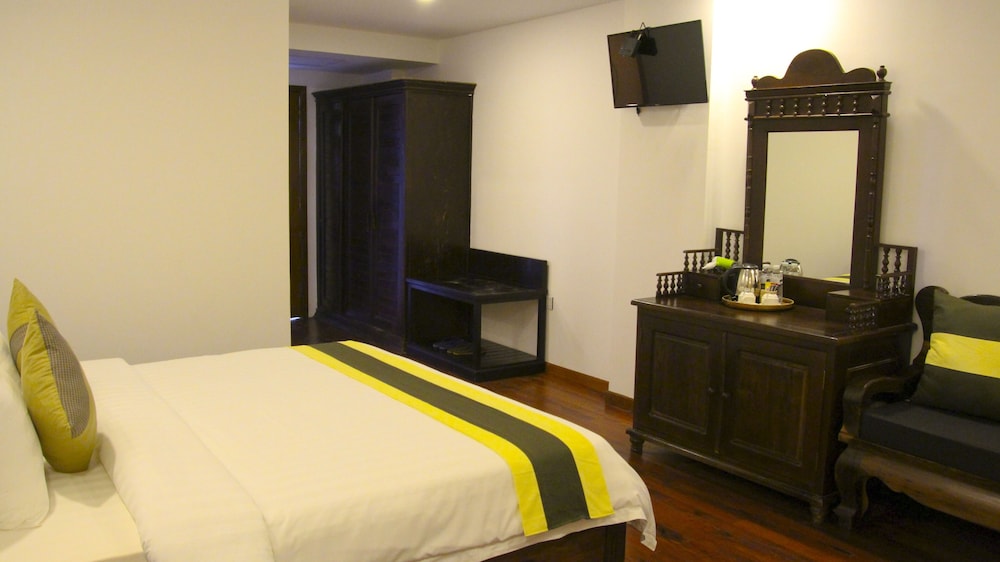 La Residence WatBo Hotel 11/64