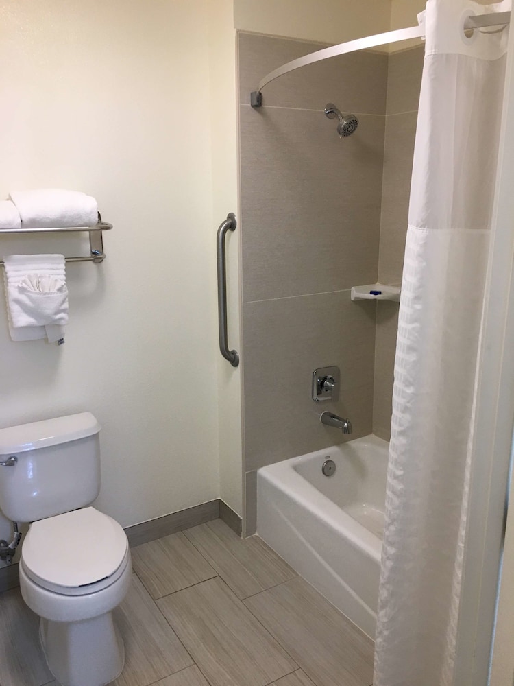 Best Western Visalia Hotel 12/55