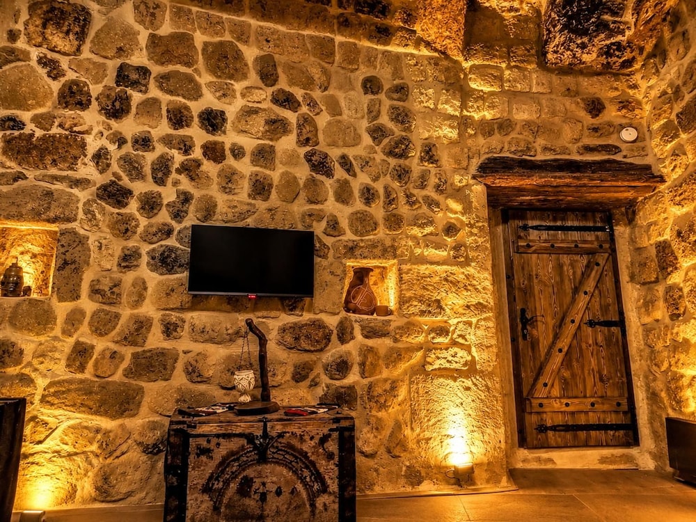 Shadow Cave House 38/49