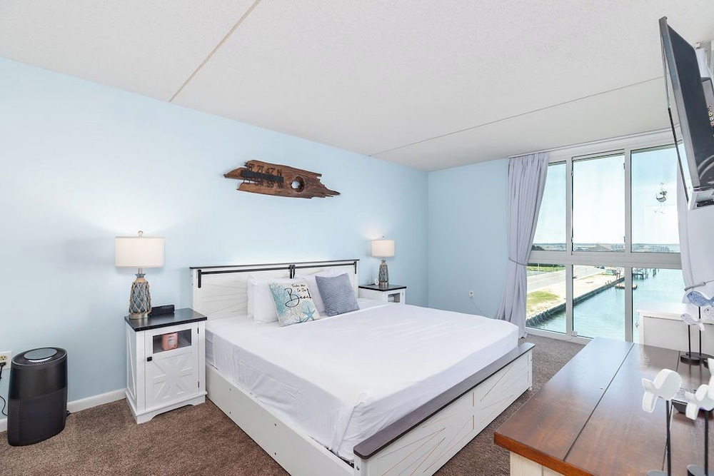 Condo, Traditional, 2 Double Beds, King Bed, Bay View, Sofa, Balcony