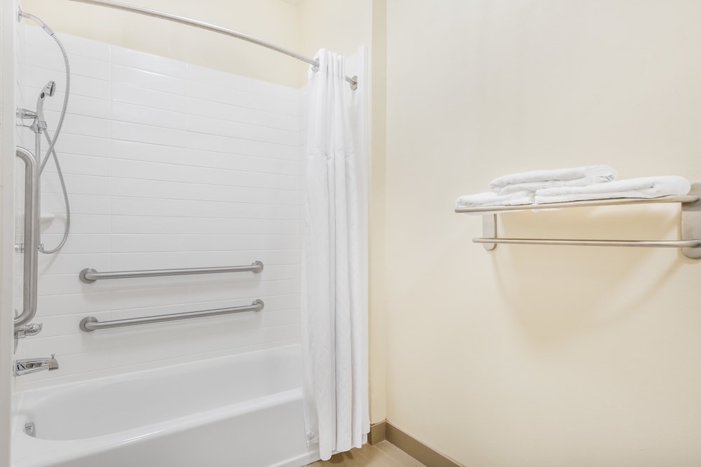Days Inn & Suites by Wyndham Katy 8/22