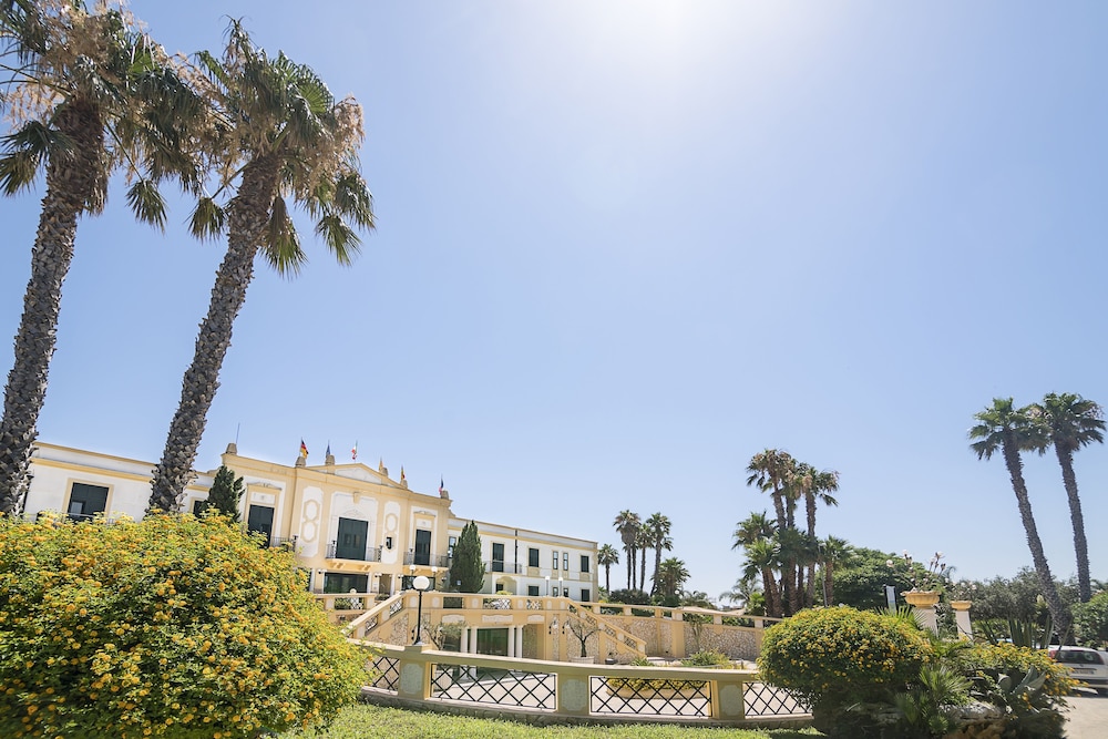 Delfino Beach Hotel 44/50