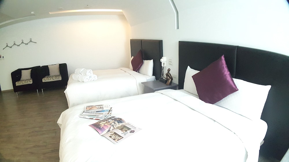 Walker Hotel Sanchong Zhengyi Branch 7/28