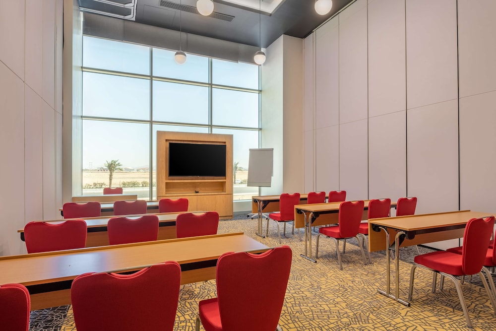 بارك إن باي راديسون جدة طريق المدينة(Park Inn By Radisson Jeddah Madinah Road) 56/65