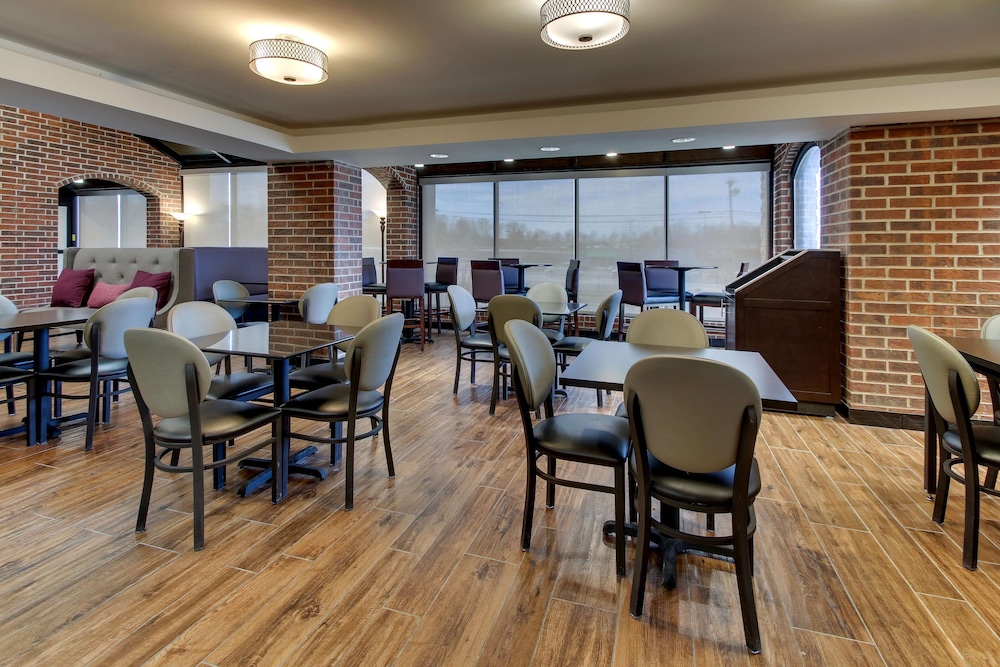 Drury Inn and Suites Poplar Bluff 36/48