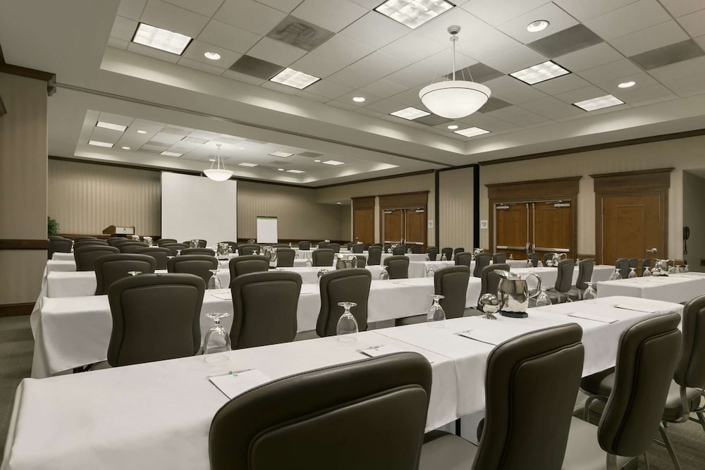 Embassy Suites by Hilton Dulles North Loudoun 53/58