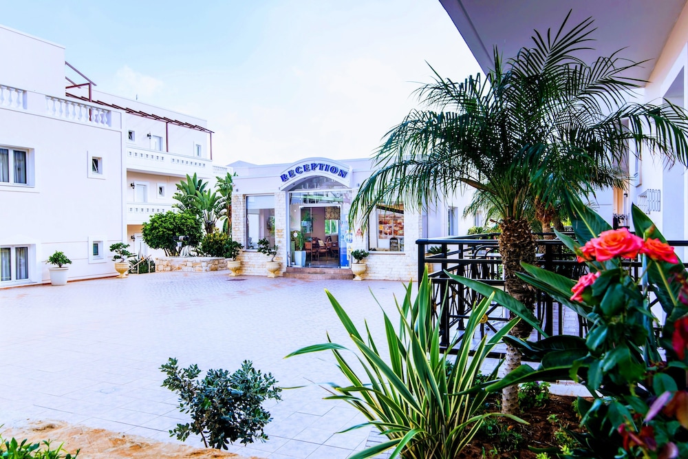 Yiannis Manos Hotel Resort 46/50