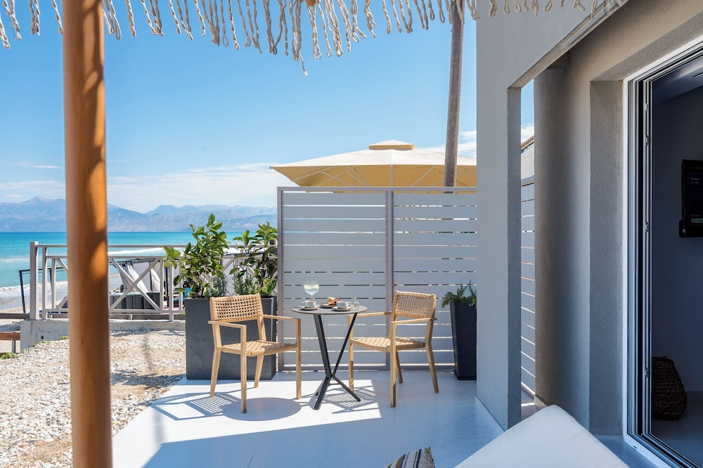 Acharavi Beach Hotel 53/84