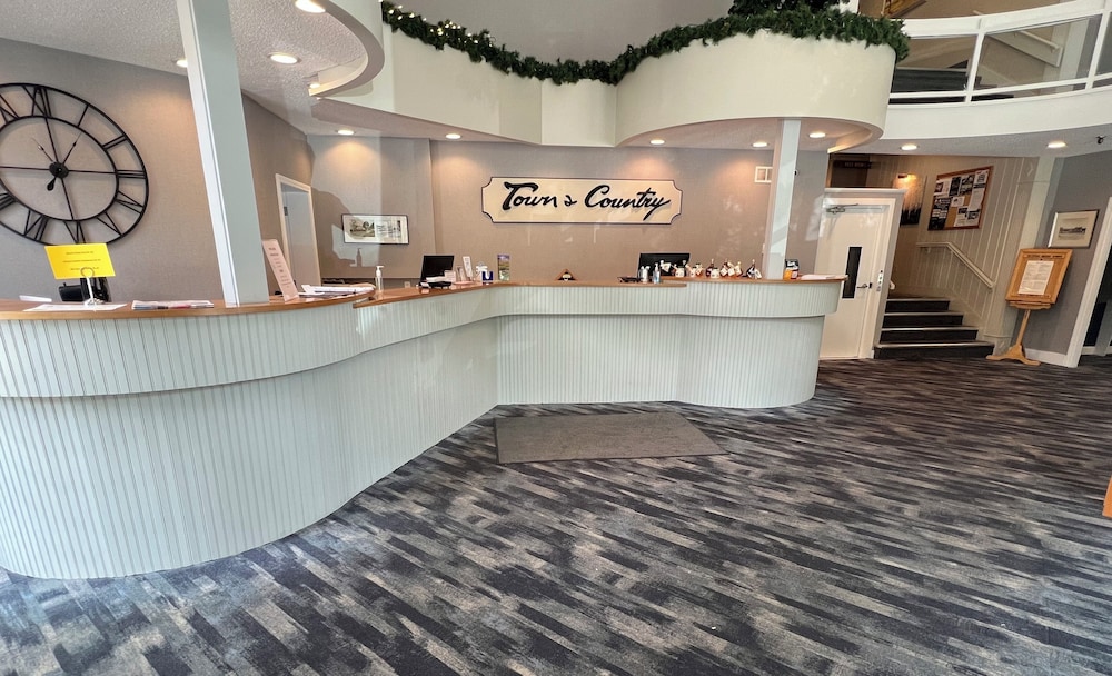 Town and Country Inn and Resort 4/50