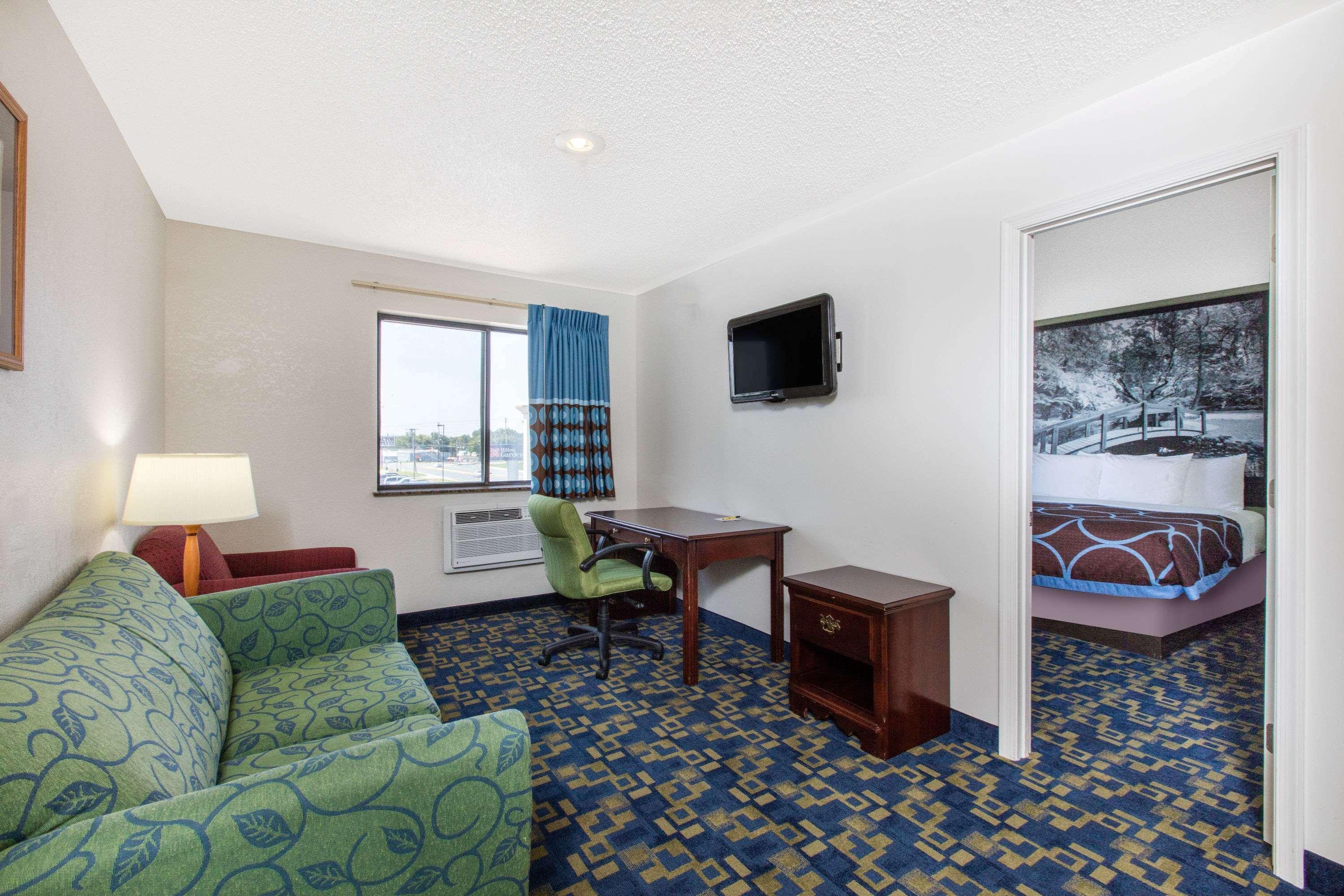 Super 8 By Wyndham Aberdeen MD 21/24