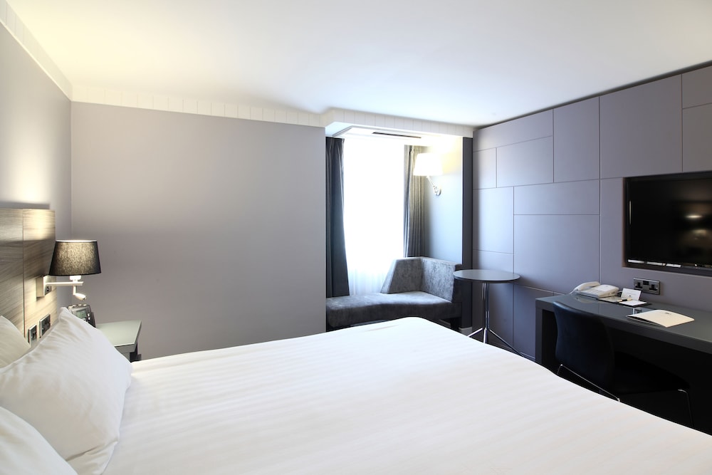 Doubletree By Hilton Hotel Bristol City Centre Ex Ramada Bristol City 19/82