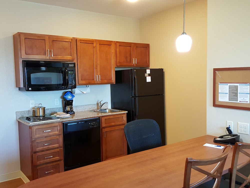 Candlewood Suites 40/48