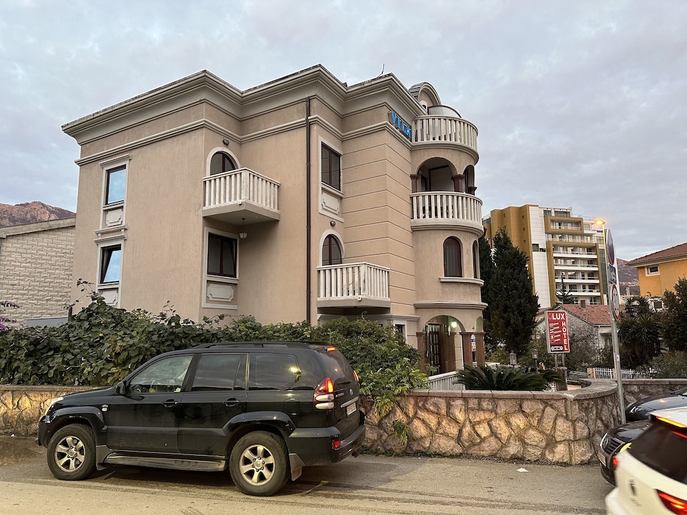 VILA LUX HOTEL 62/70