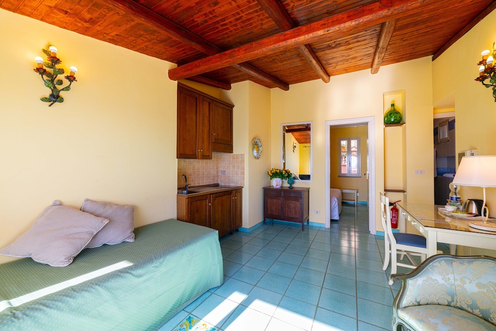Mendolia Beach Hotel 26/47