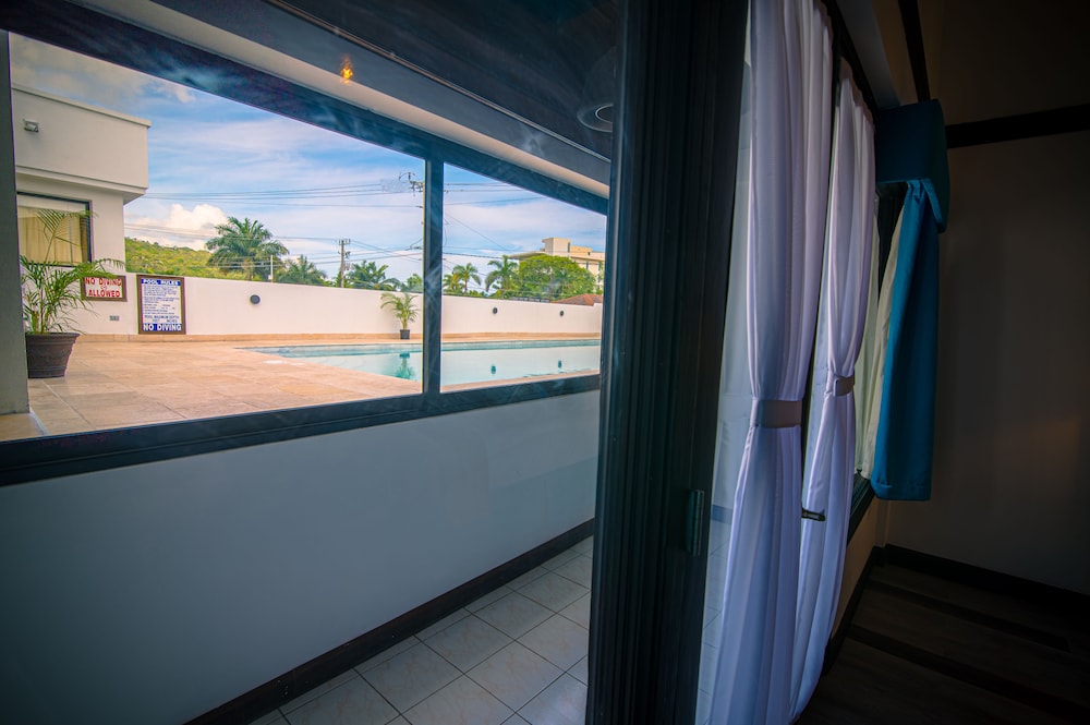 Sago Palm Hotel 25/68