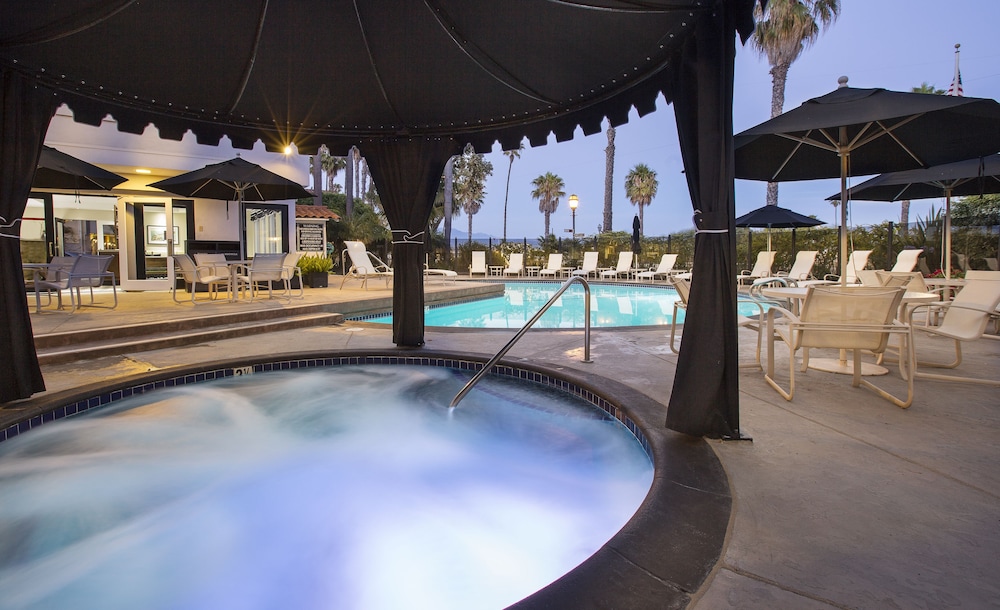 WEST BEACH INN A COAST HOTEL 32/65