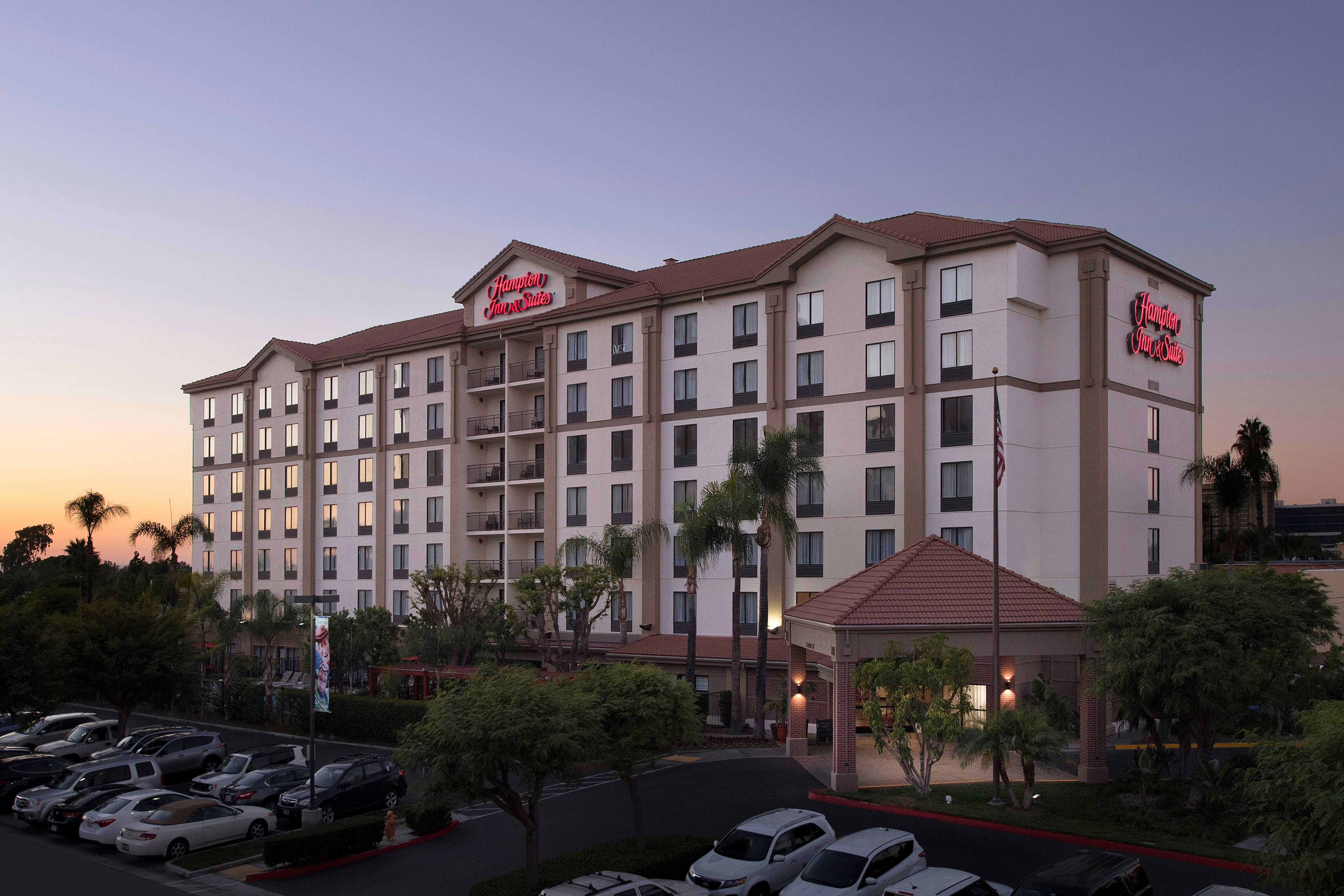Hampton Inn & Suites Anaheim - Garden Grove 4/44